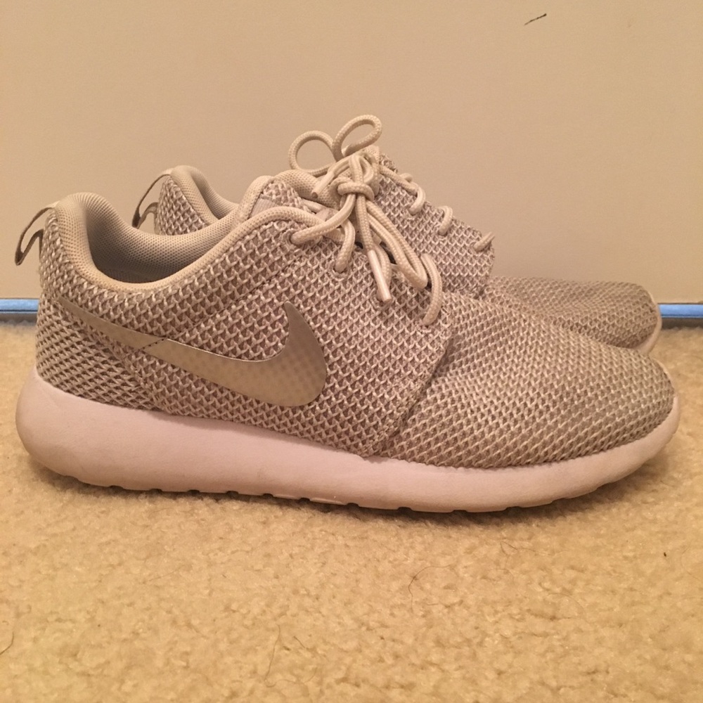 Nike Metallic Silver Size 6